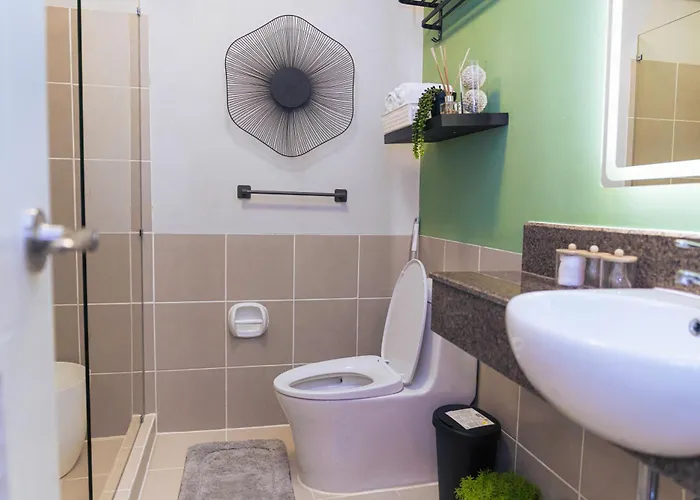 Casa Celestine Staycation Aparthotel